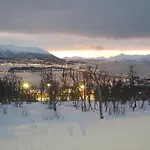 Warm And Cozy In Tromso, Free Parking And Near Both Airport, Nature And Busses * Τρόμσο