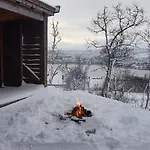 Warm And Cozy In Tromso, Free Parking And Near Both Airport, Nature And Busses *