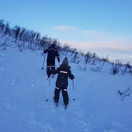 Warm And Cozy In Tromso, Free Parking And Near Both Airport, Nature And Busses *