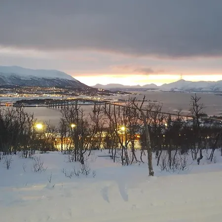 Warm And Cozy In Tromso, Free Parking And Near Both Airport, Nature And Busses * Tromsø