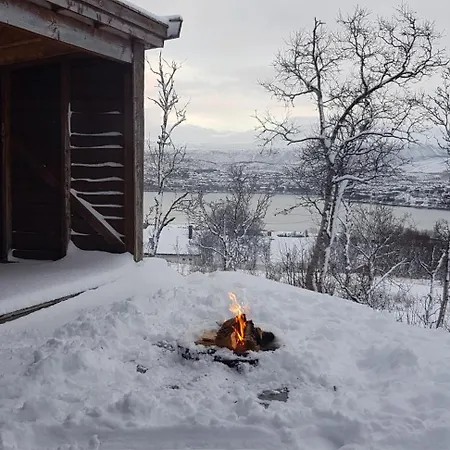 Warm And Cozy In Tromso, Free Parking And Near Both Airport, Nature And Busses *