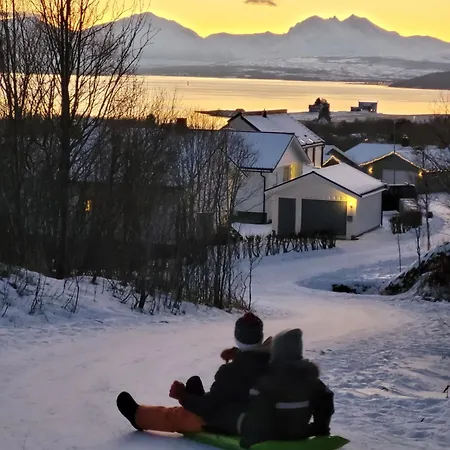 Warm And Cozy In Tromso, Free Parking And Near Both Airport, Nature And Busses Daire
