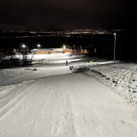Warm And Cozy In Tromso, Free Parking And Near Both Airport, Nature And Busses *