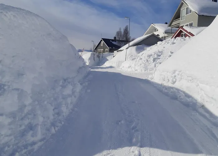 Warm And Cozy In Tromso, Free Parking And Near Both Airport, Nature And Busses Daire