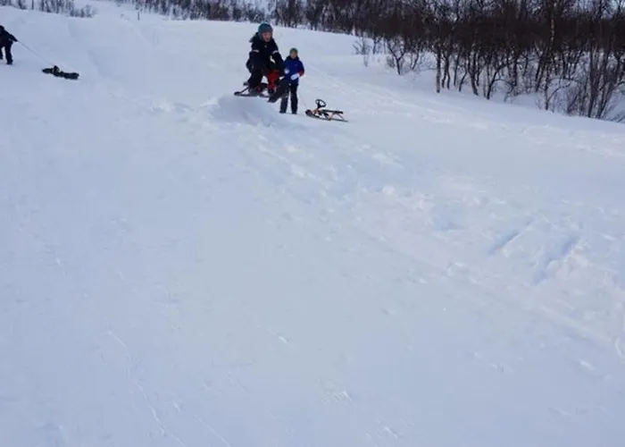 Warm And Cozy In Tromso, Free Parking And Near Both Airport, Nature And Busses Daire