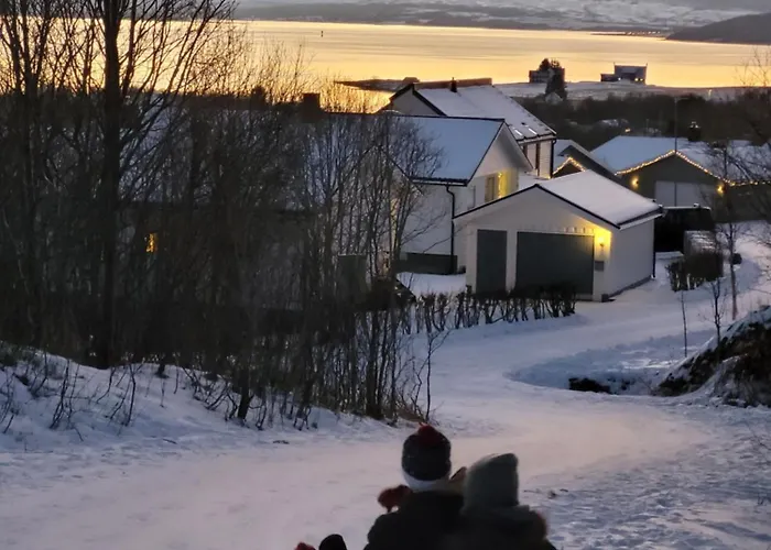Warm And Cozy In Tromso, Free Parking And Near Both Airport, Nature And Busses Daire