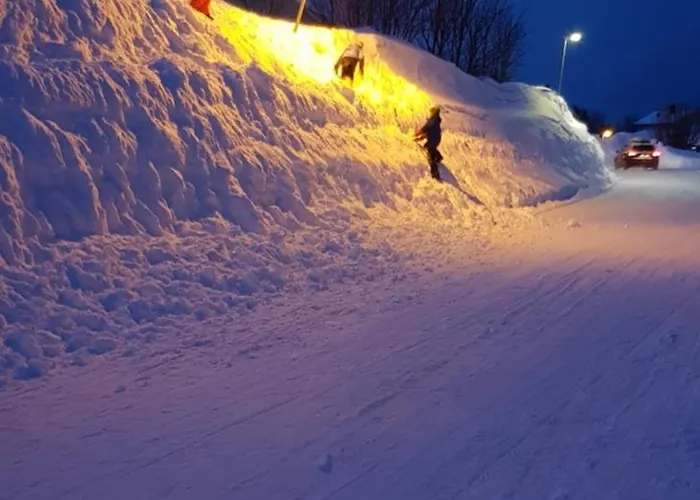 Apartamento Warm And Cozy In Tromso, Free Parking And Near Both Airport, Nature And Busses *