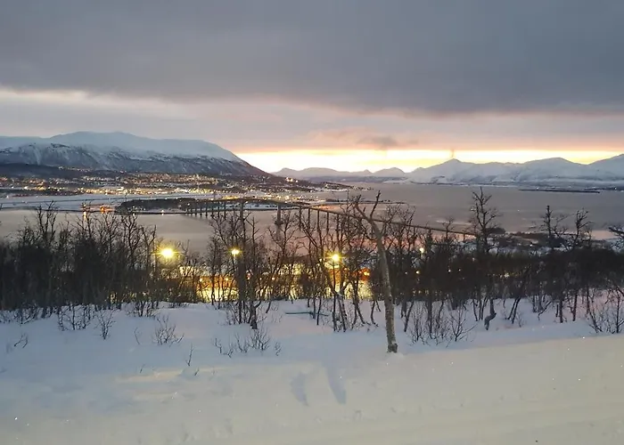 Warm And Cozy In Tromso, Free Parking And Near Both Airport, Nature And Busses * Tromsø