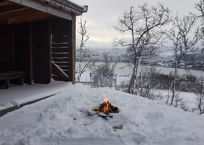 Warm And Cozy In Tromso, Free Parking And Near Both Airport, Nature And Busses *