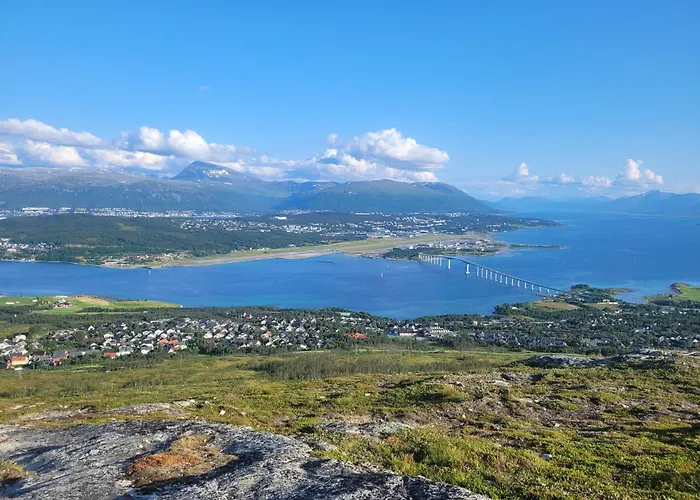 Warm And Cozy In Tromso, Free Parking And Near Both Airport, Nature And Busses Tromsø