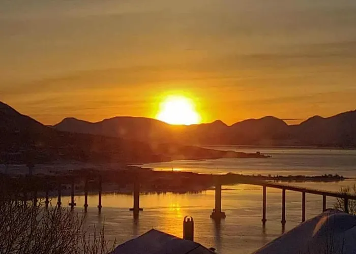 Warm And Cozy In Tromso, Free Parking And Near Both Airport, Nature And Busses