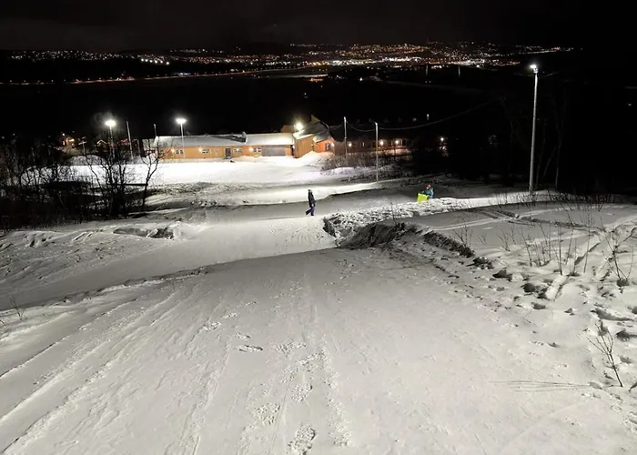 Warm And Cozy In Tromso, Free Parking And Near Both Airport, Nature And Busses *